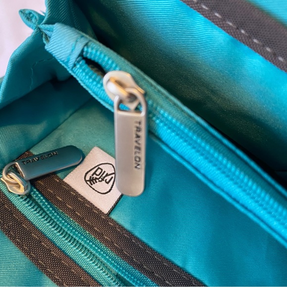 Travelon Anti-Theft Classic N/S Crossbody - Picture 11 of 12